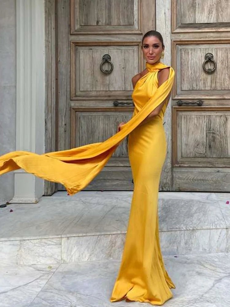 Abito in satin con collo all'americana e schiena scoperta Noor