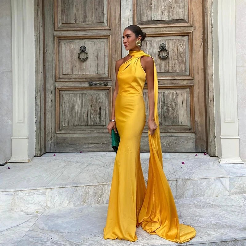 Abito in satin con collo all'americana e schiena scoperta Noor