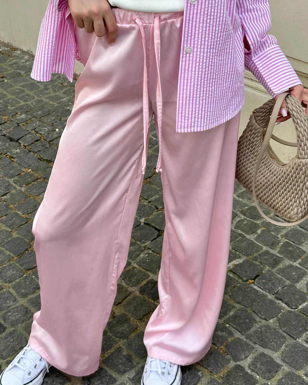 Pantaloni Norma in raso a vita alta e gamba larga