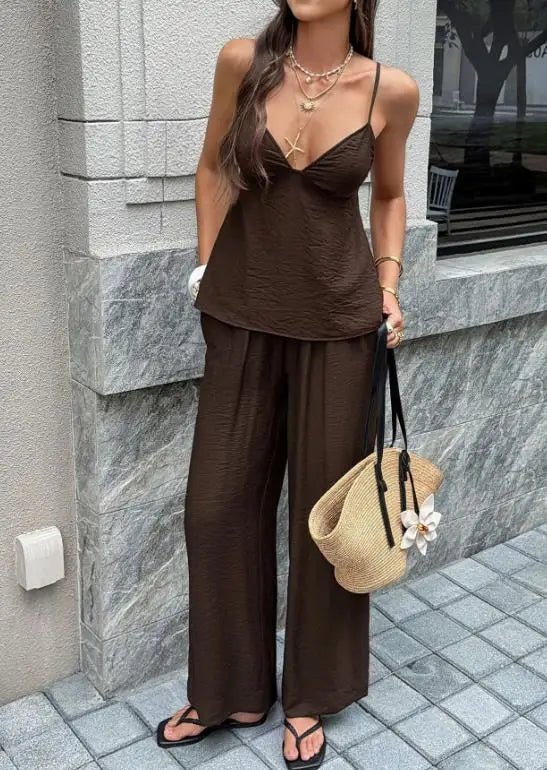 Completo Odette con top a canottiera con scollo a V profondo e pantaloni a gamba larga