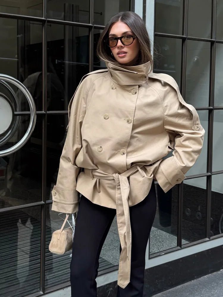 Cappotto Portia con collo alto e lacci