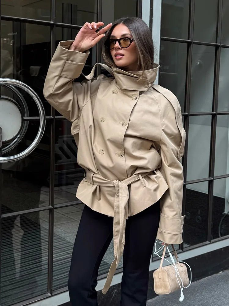Cappotto Portia con collo alto e lacci