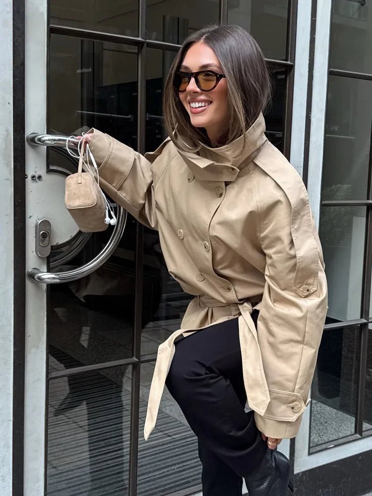 Cappotto Portia con collo alto e lacci