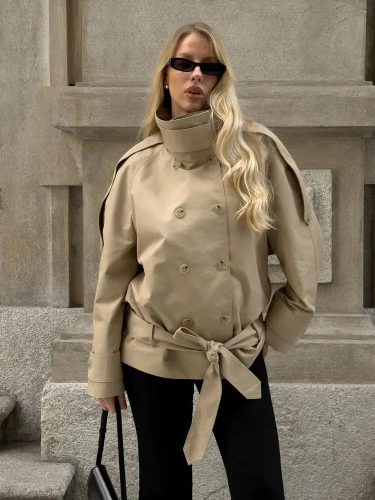 Cappotto Portia con collo alto e lacci