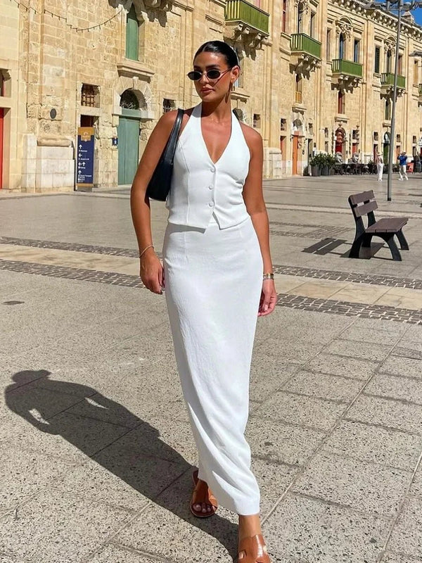 Completo Reese con gilet allacciato al collo e gonna