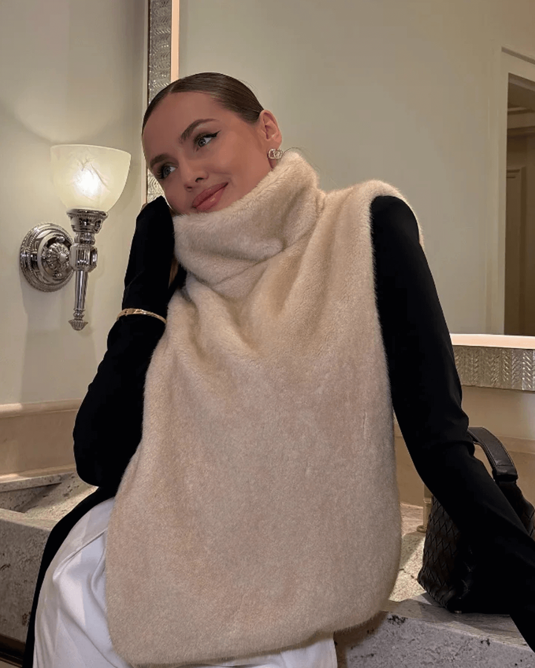 Gilet a collo alto in pelliccia sintetica Rina