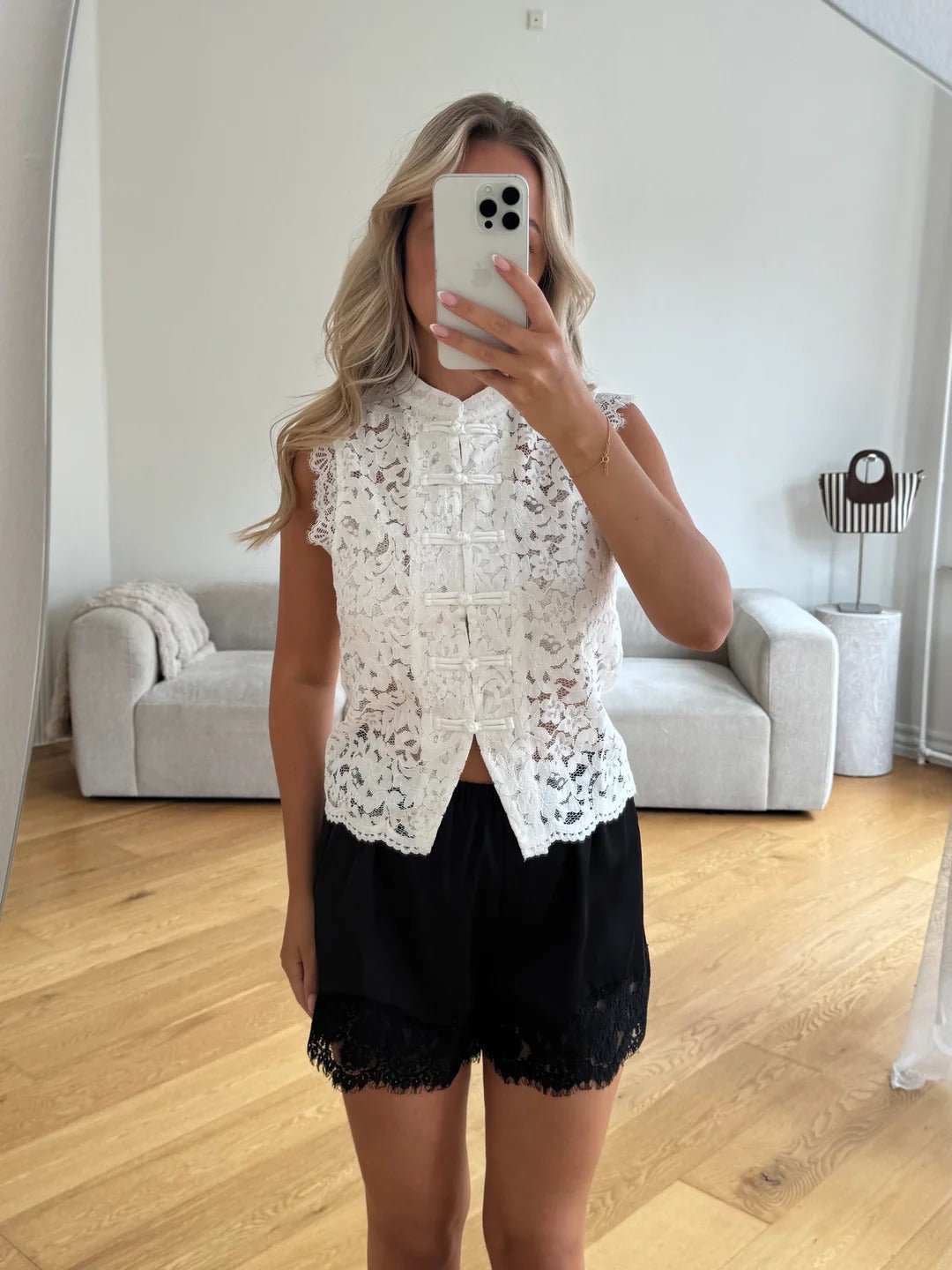 Top Sonia senza maniche in pizzo con collo alla coreana