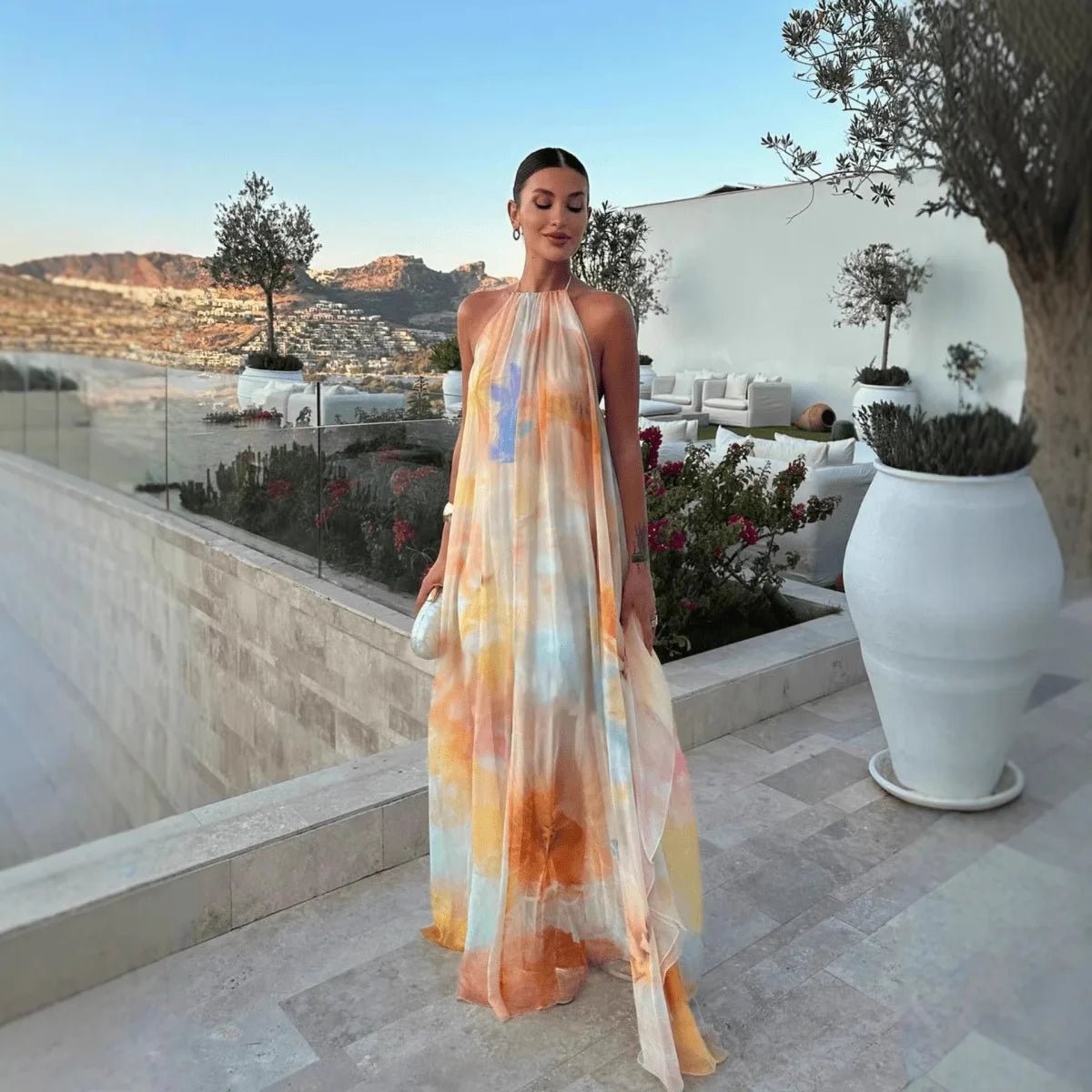 Maxi abito Sophia con scollo allacciato al collo e stringatura