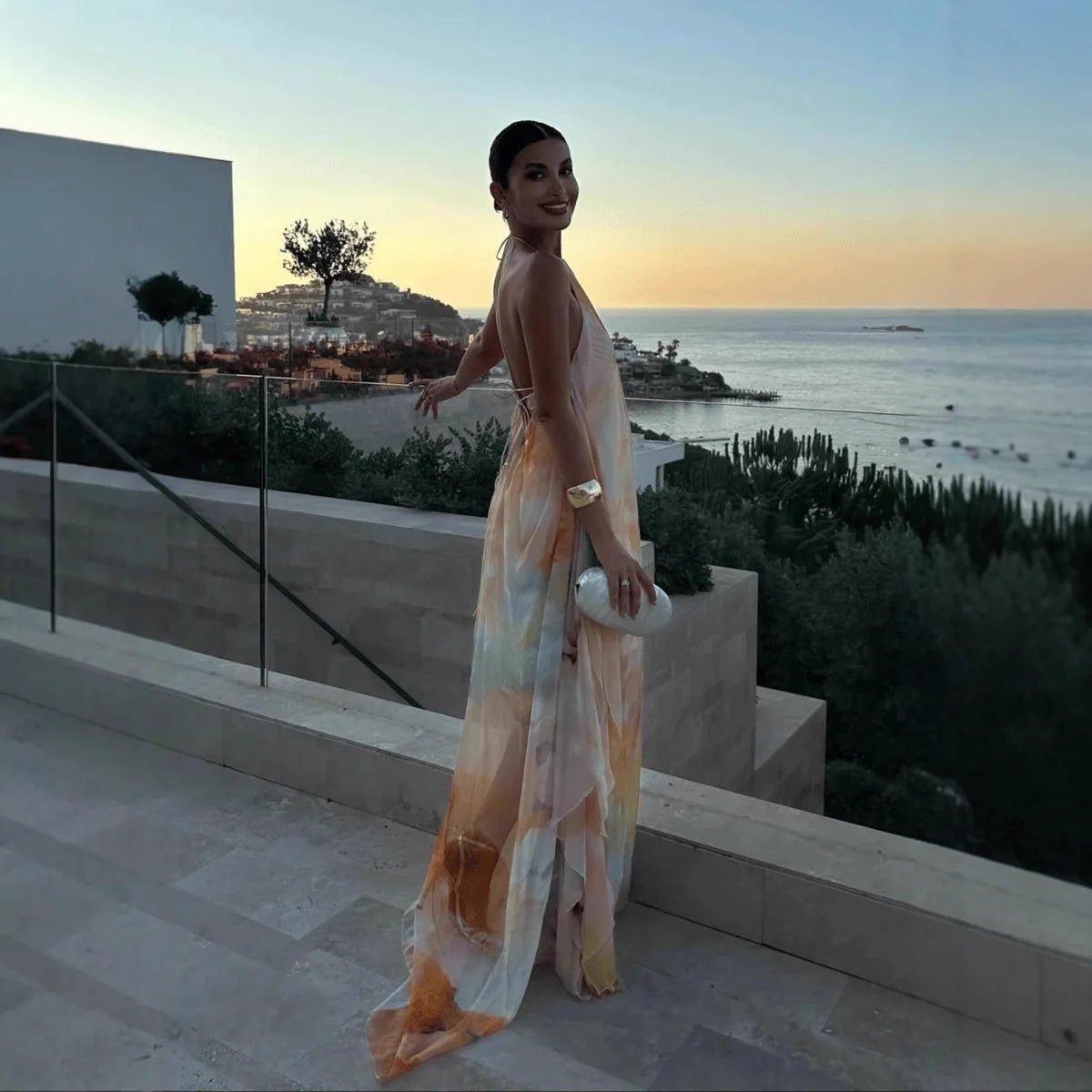 Maxi abito Sophia con scollo allacciato al collo e stringatura