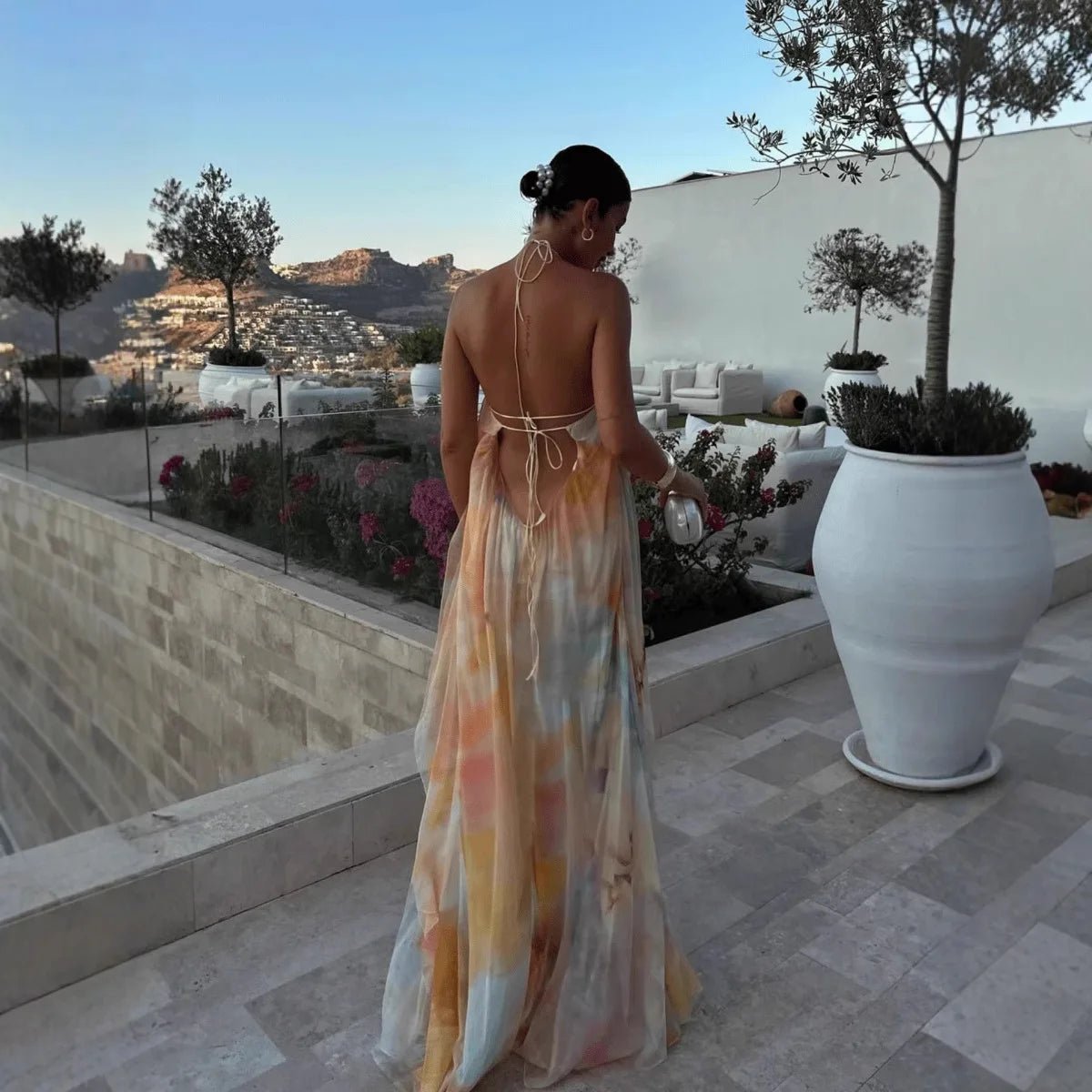 Maxi abito Sophia con scollo allacciato al collo e stringatura