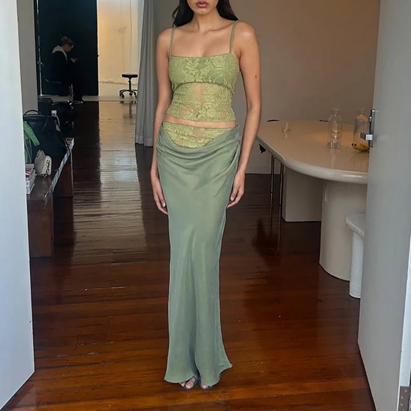 Completo in pizzo con spalle scoperte Sophia