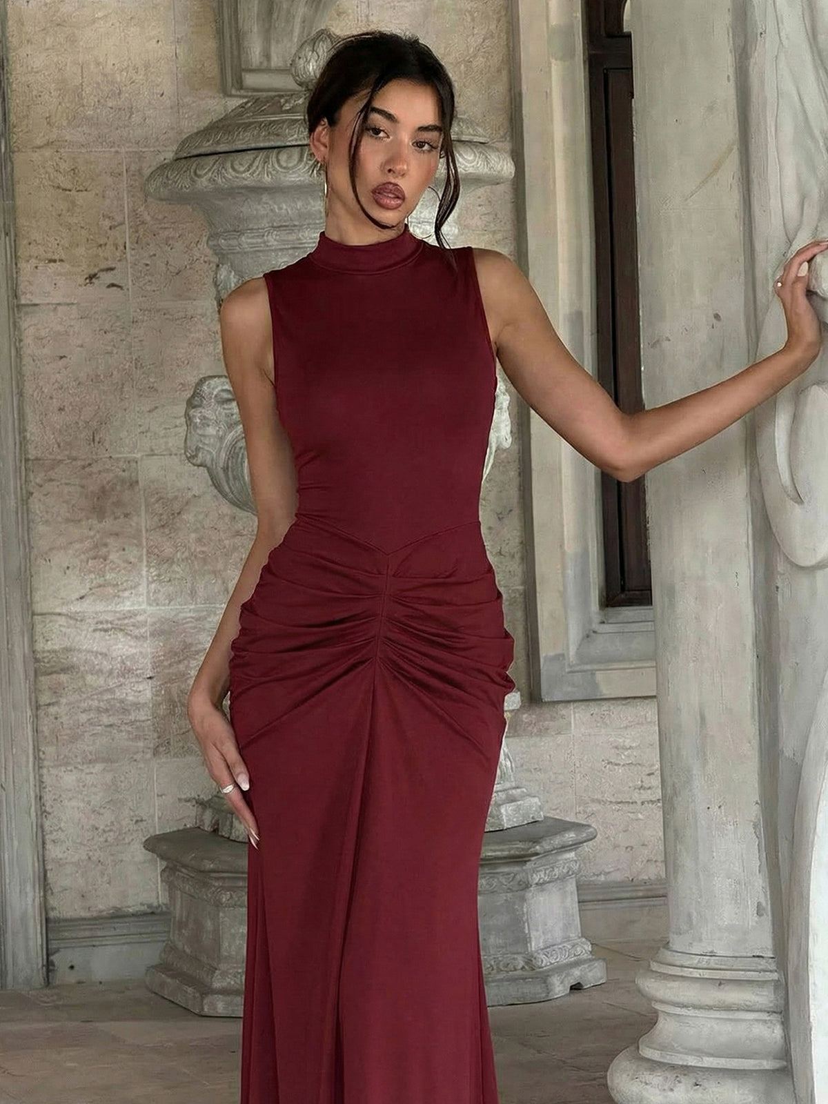 Abito lungo arricciato con collo alto Philippa