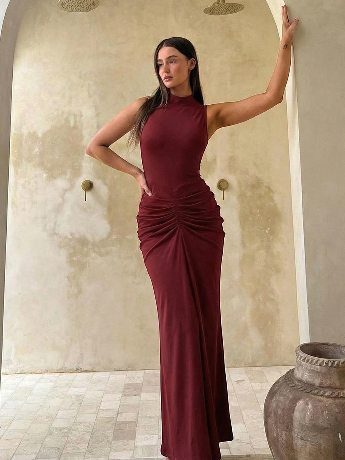 Abito lungo arricciato con collo alto Philippa