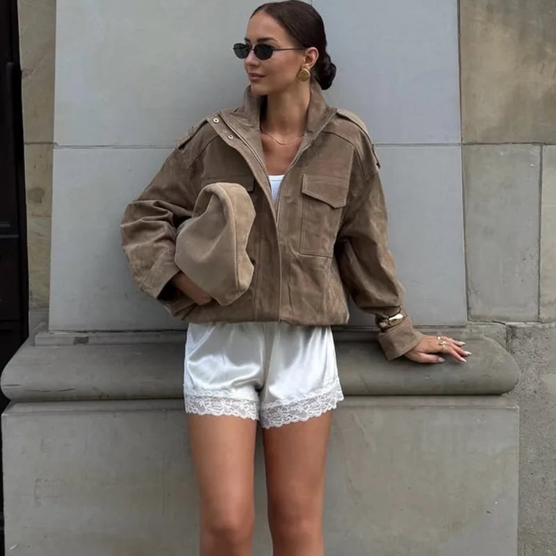 Bomber jacket oversize in camoscio con collo alto