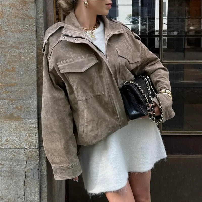 Bomber jacket oversize in camoscio con collo alto