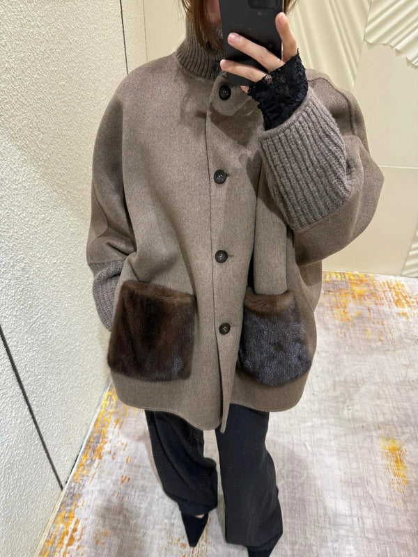 Cappotto in maglia con collo alto e pelliccia sintetica Terry