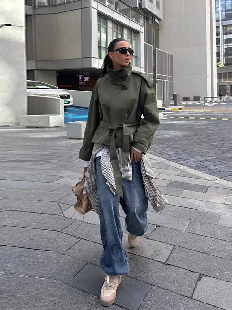 Trench corto con cintura Thea