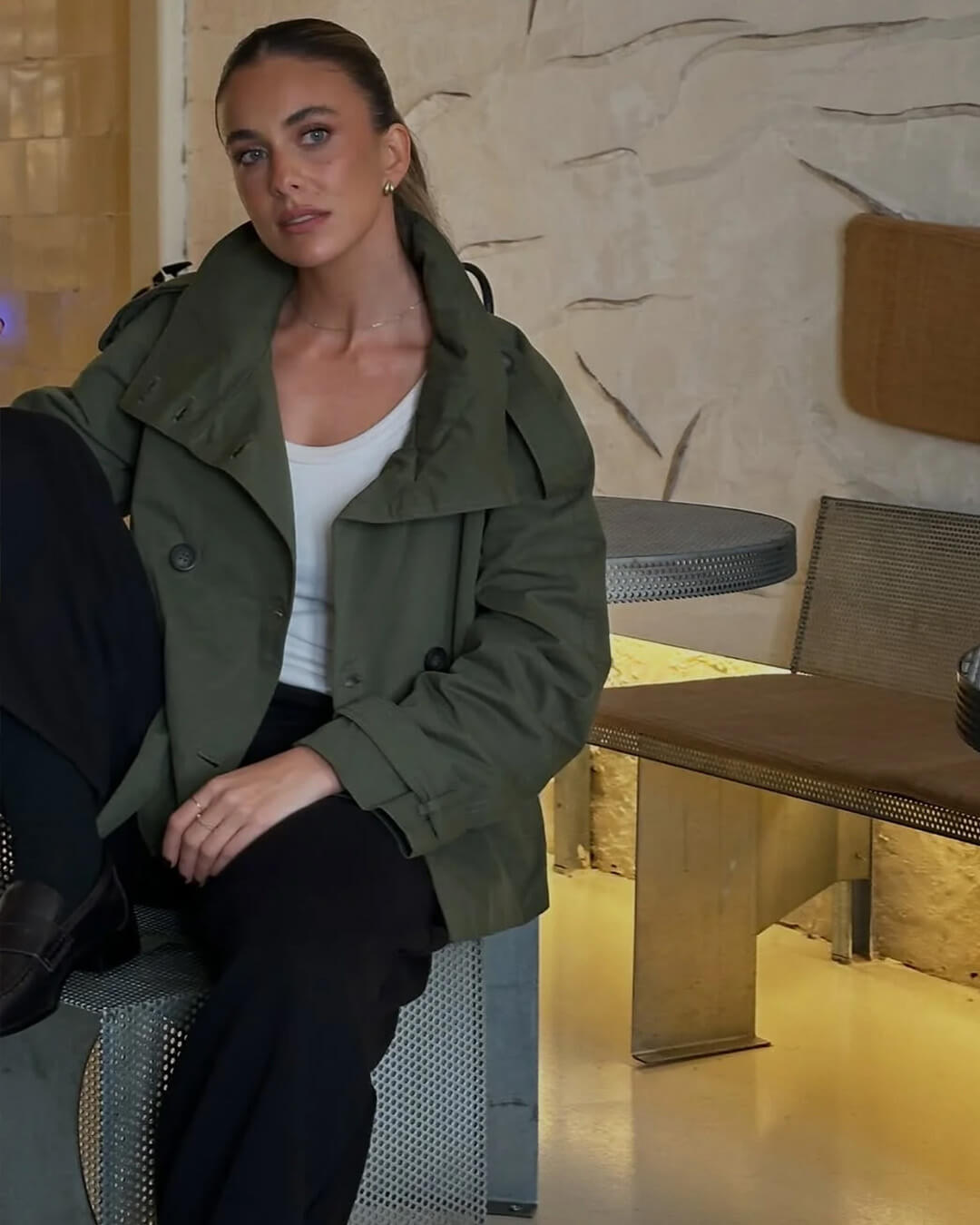 Trench corto con cintura Thea