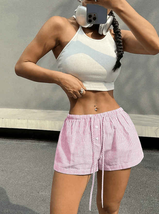 Shorts Tirzah a righe con elastico e vita bassa