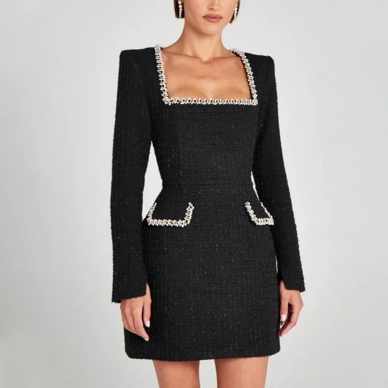 Abito in tweed con scollo quadrato e maniche lunghe