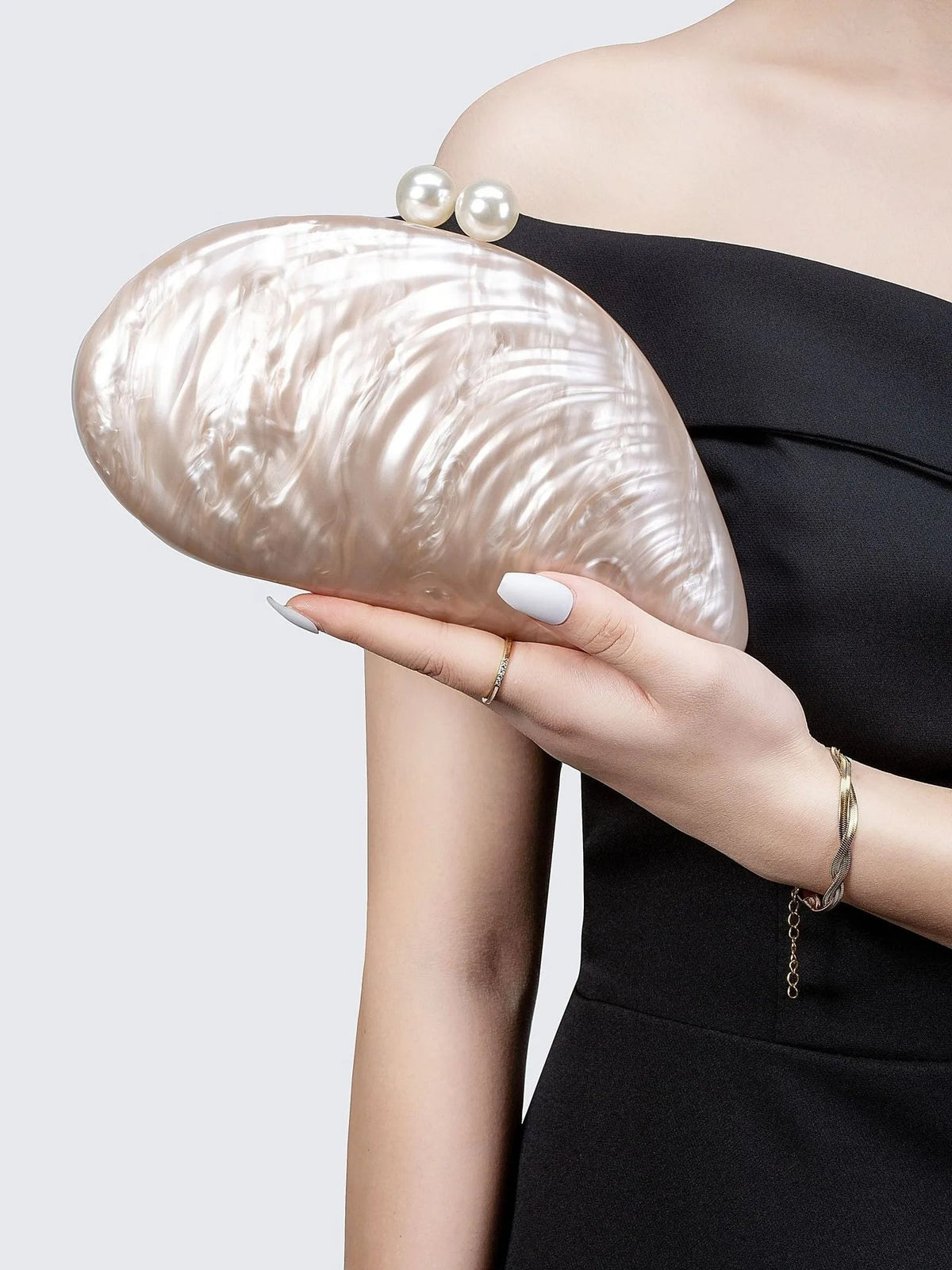 Borsa pochette a forma di conchiglia Valentina