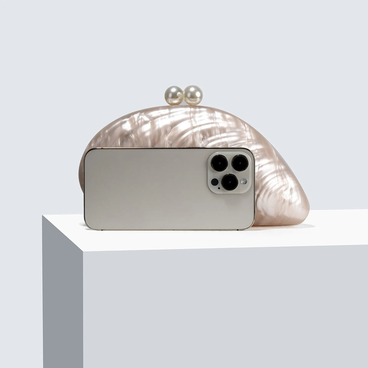Borsa pochette a forma di conchiglia Valentina