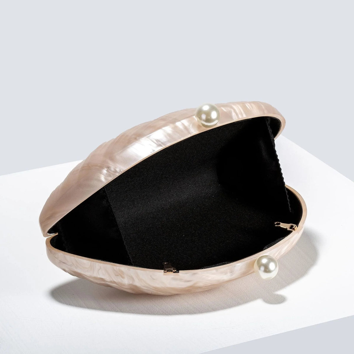 Borsa pochette a forma di conchiglia Valentina