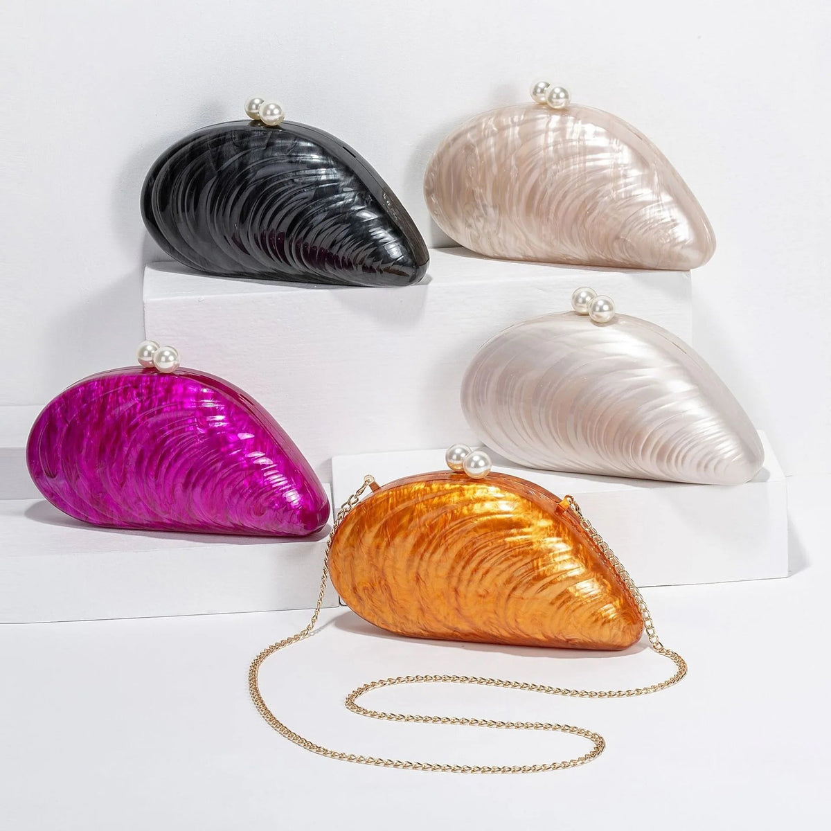 Borsa pochette a forma di conchiglia Valentina