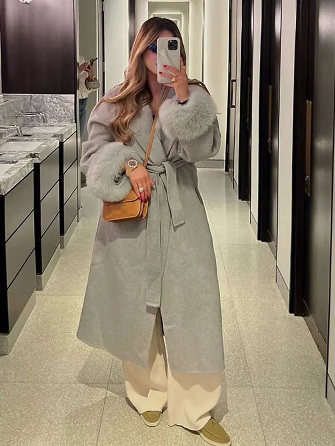 Cappotto avvolgente in lana con polsini in pelliccia di volpe