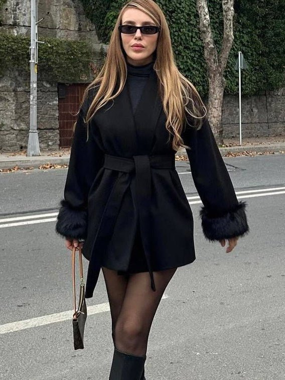 Cappotto avvolgente in lana con polsini in pelliccia di volpe