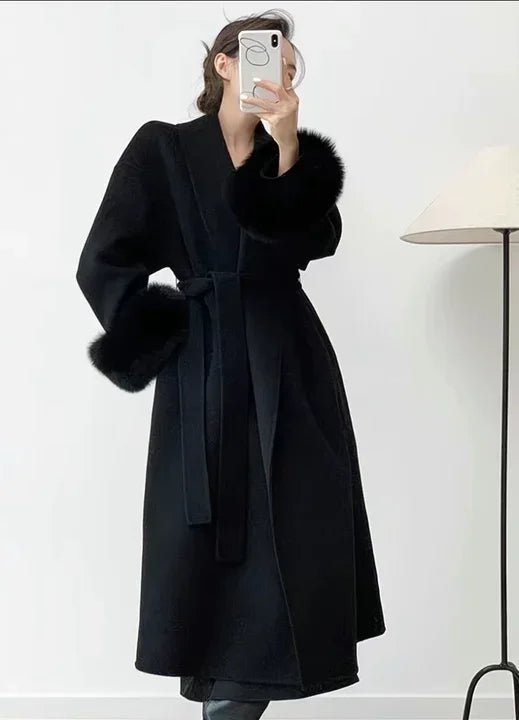 Cappotto avvolgente in lana con polsini in pelliccia di volpe