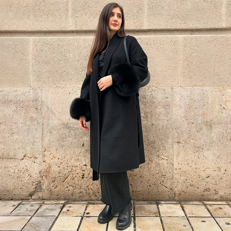 Cappotto avvolgente in lana con polsini in pelliccia di volpe