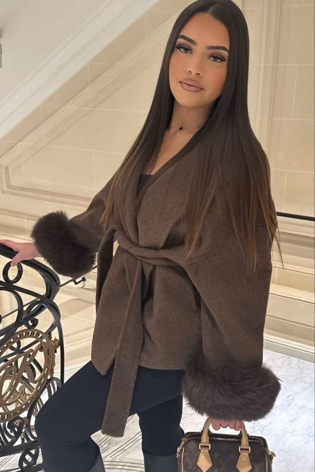 Cappotto avvolgente in lana con polsini in pelliccia di volpe