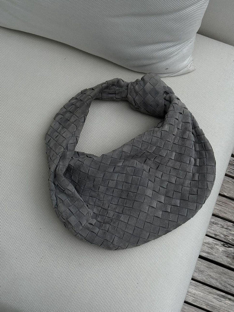 Borsa intrecciata media in camoscio