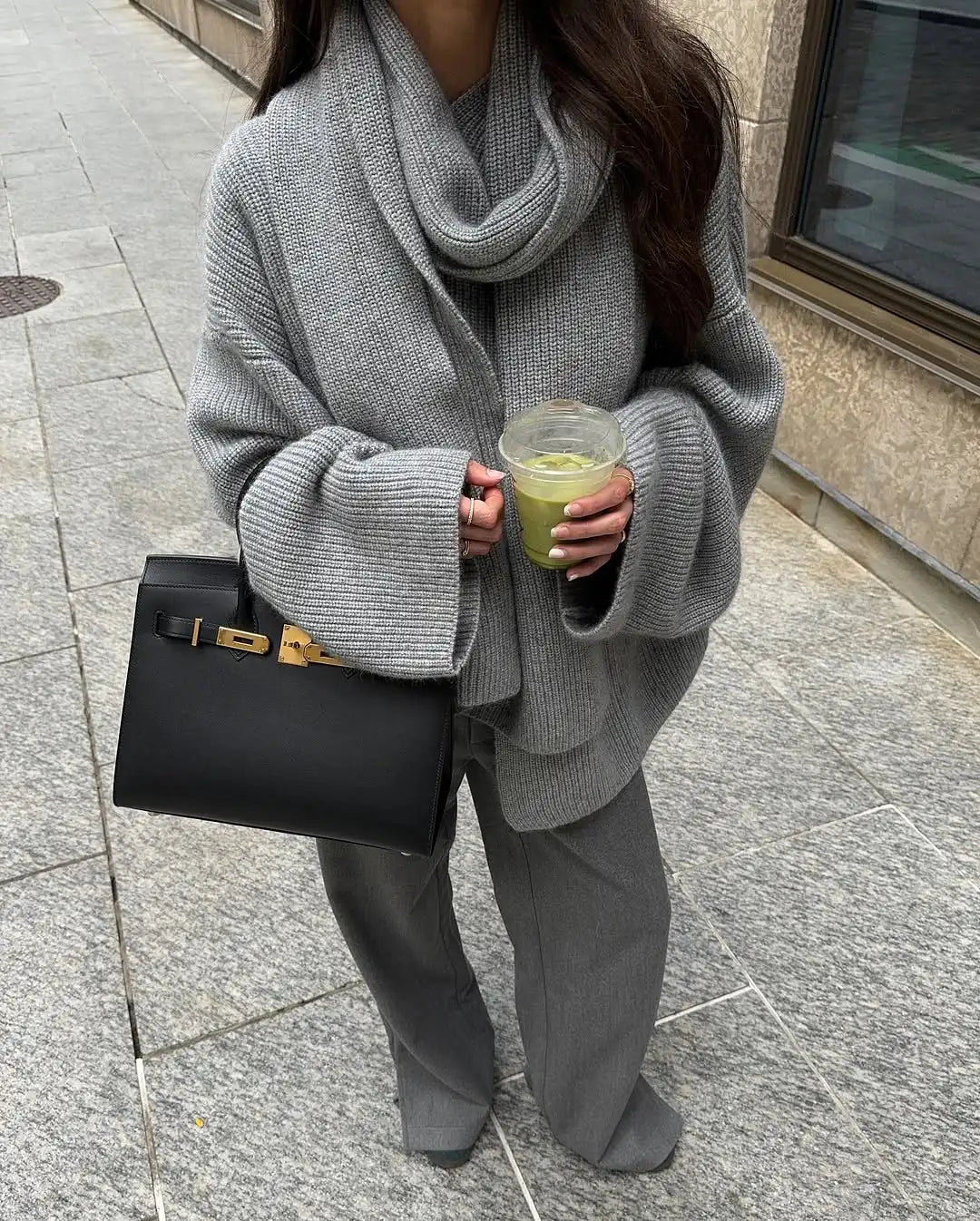 Pullover Xia in maglia morbida con sciarpa