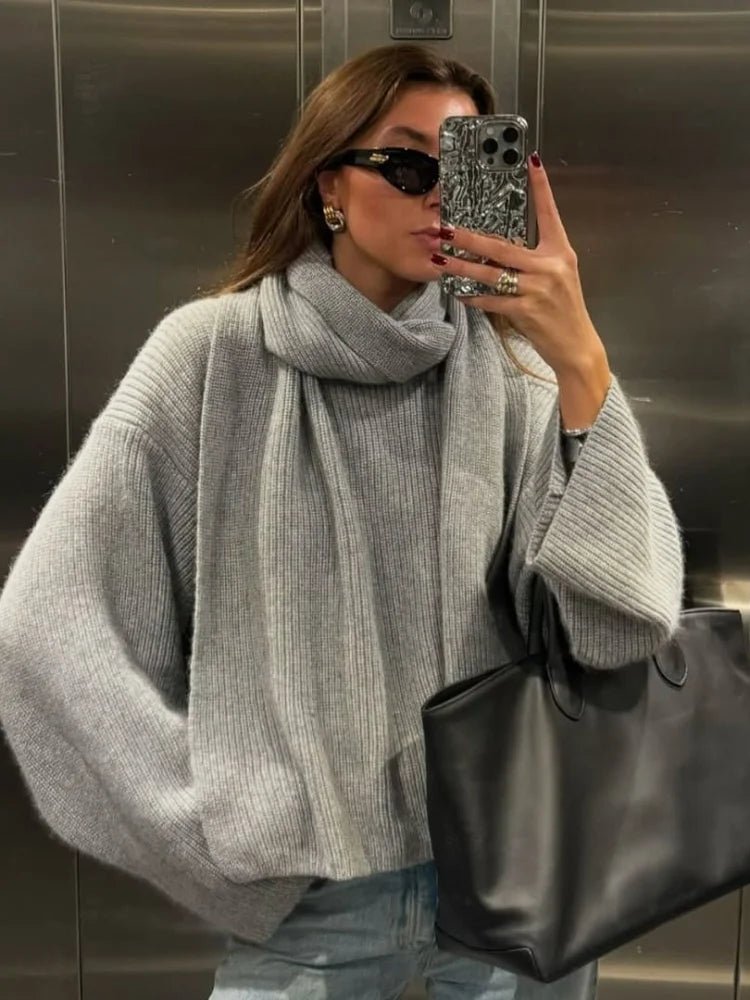 Pullover Xia in maglia morbida con sciarpa