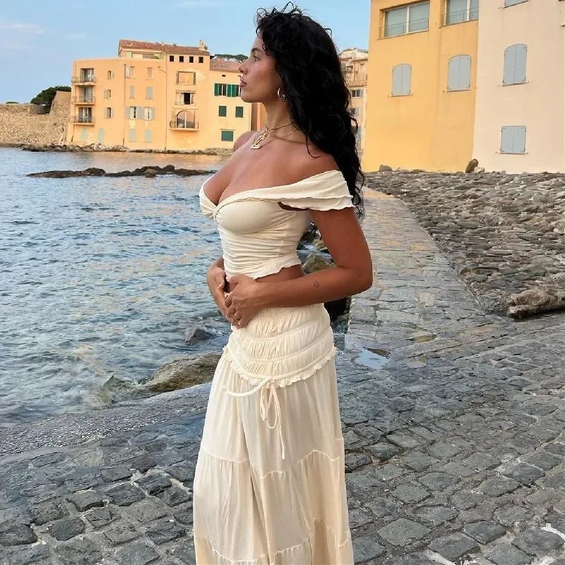 Completo Zendaya con crop top a balze e gonna maxi