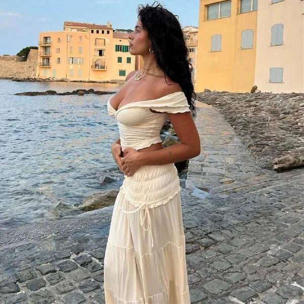 Completo Zendaya con crop top a balze e gonna maxi