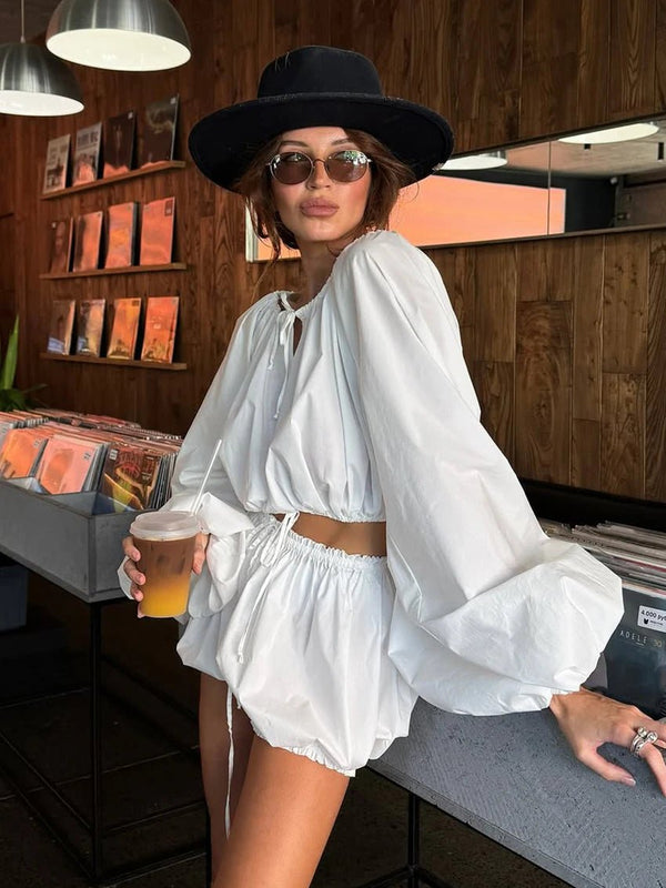 Set con top scivolato dalle spalle e shorts Zoe