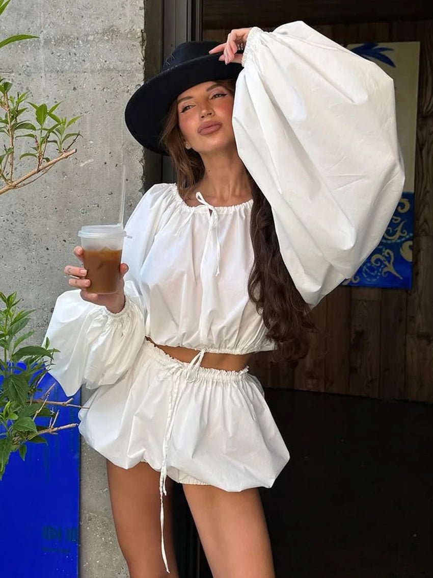 Set con top scivolato dalle spalle e shorts Zoe