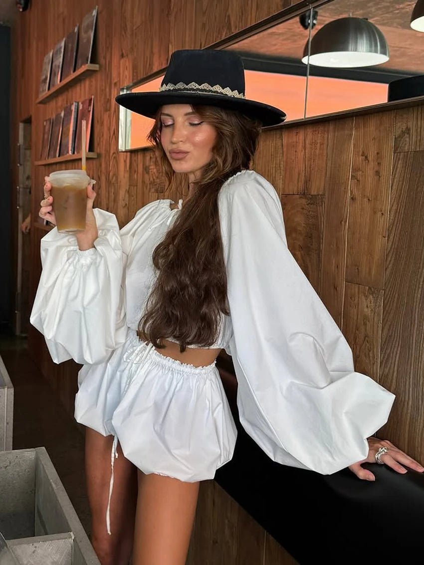 Set con top scivolato dalle spalle e shorts Zoe
