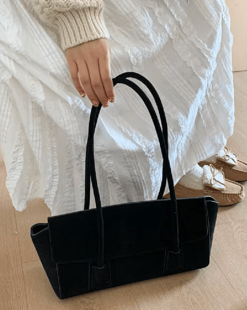Ronja Vintage Faux Suede Shoulder Bag in black – styled look